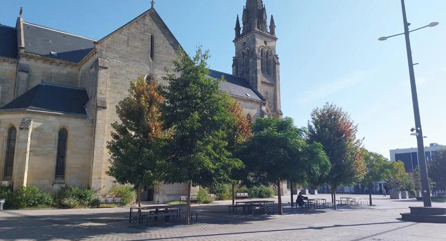 Espace de convivialité sur la place Charles-de-Gaulle